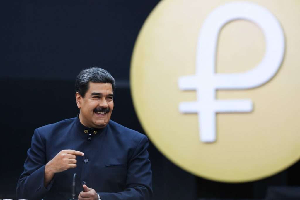 Nicolas Maduro is stepping up pressure on Venezuelan banks to speed up digitalization because of hyperinflation, Reuters writes