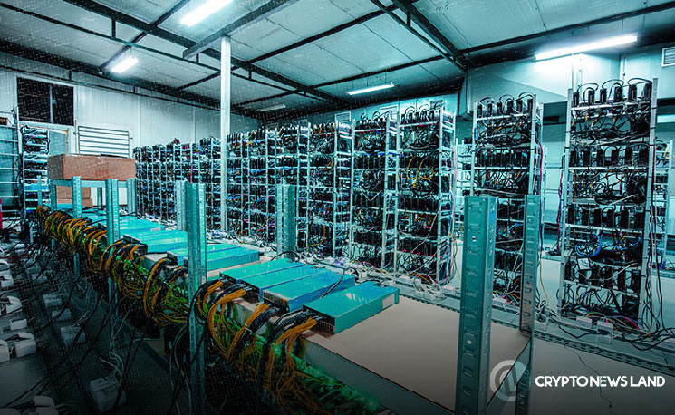 Rising Bitcoin Value Drives Mining Machine Shortages and Price Hikes