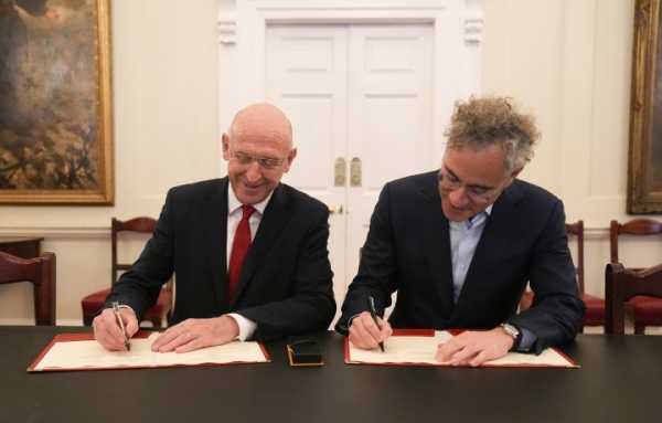 DoubleZero's mainnet went live on Thursday with $2Z tokens. The acclaimed project by founder Austin Federa, formerly Head of Strategy at the Solana Foundation, aims to provide high bandwidth and low latency, thus preparing the blockchain ecosystem for true mass adoption. DoubleZero launch: "One of the most ambitious crypto projects" | INFbusiness