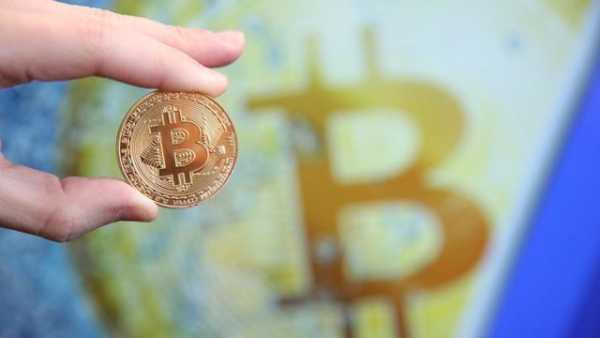 Following the sharp drop on the night of November 4-5, 2025, when the price of Bitcoin briefly fell below $100,000, investors continue to be concerned about whether the crash will happen again in the near future. Could Bitcoin Fall Below $100,000 Again? | INFbusiness