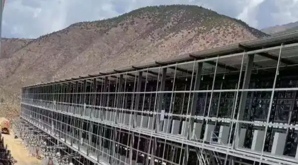 Глава Минэнерго Дагестана Марат Шихалиев сообщил, что с начала года в российской республике зарегистрировано 73 эпизода нелегального потребления электроэнергии майнерами. Общий ущерб от добычи криптовалюты, по подсчетам дагестанских чиновников, с января по ноябрь составил 85,7 млн рублей. Dagestan Officials Report Crypto Mining Damage: Bits Media | INFbusiness