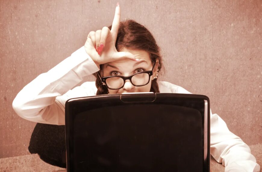 AI Agent Exposes Scam, Dev Pleads for Crypto