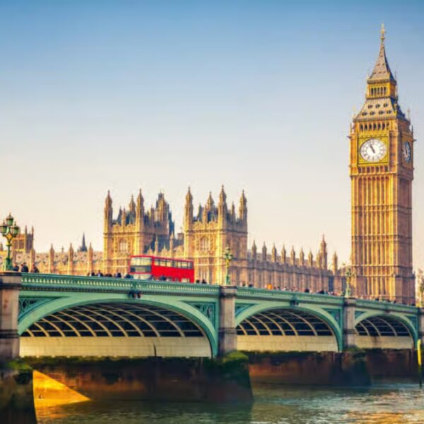 UK Peers Want Lighter Stablecoin Rules to Spur Growth