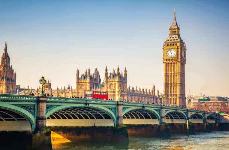 UK Peers Want Lighter Stablecoin Rules to Spur Growth